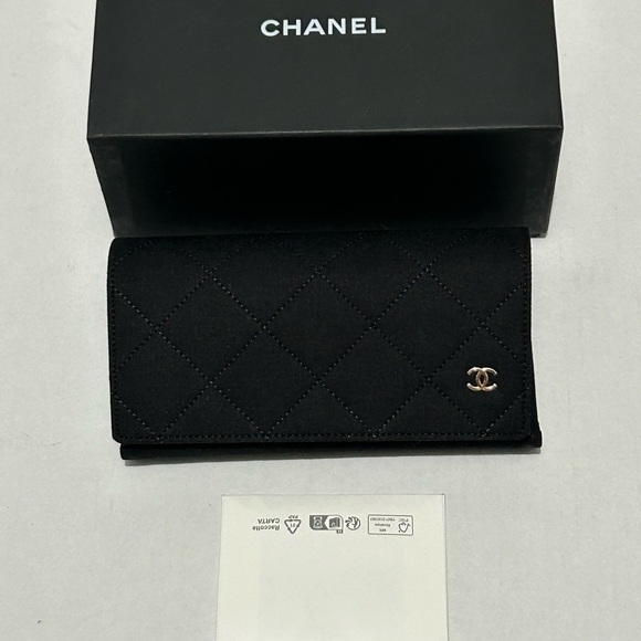 Chanel sunglass case - Picture 2 of 8